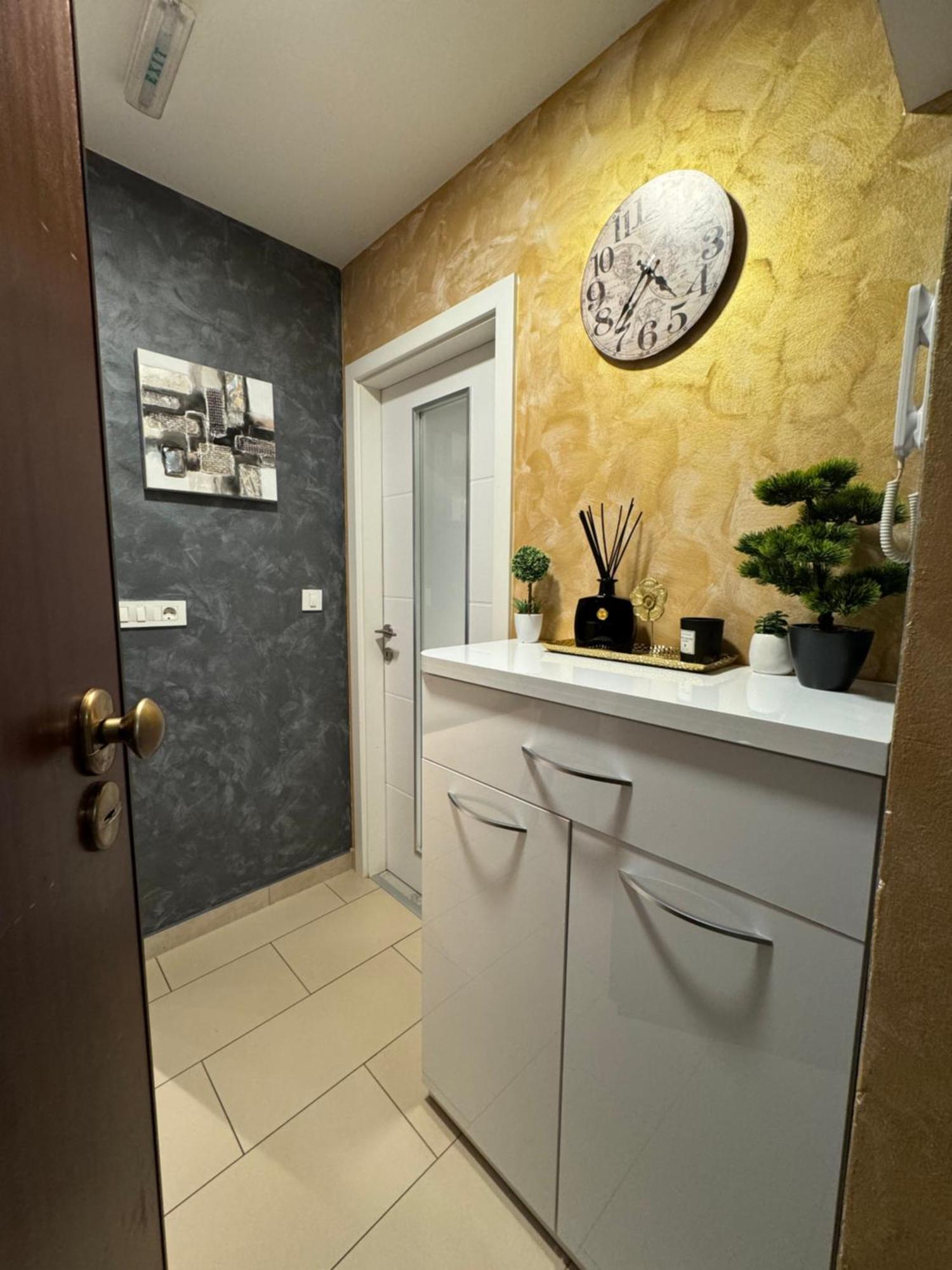 Apartment Astra With Private Parking Split Extérieur photo